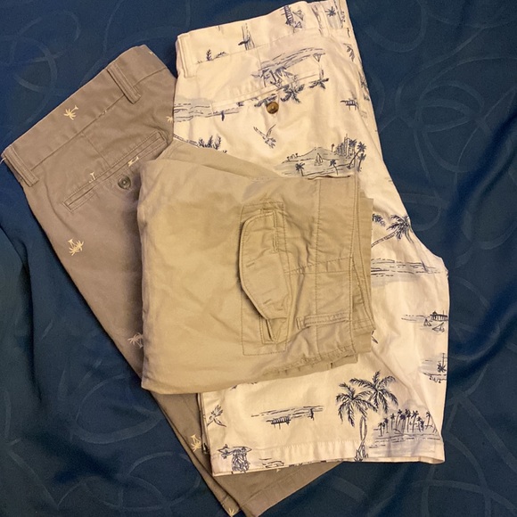 BOXING DAY SALE 3 Pairs of Mens Shorts - Picture 3 of 3